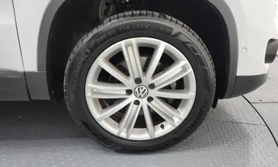Volkswagen Tiguan 2016, 121679 км, за 5659.65 USD