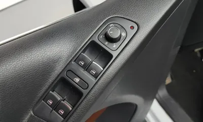 Volkswagen Tiguan 2016, 121679 км, за 5629.98 USD - фото 19