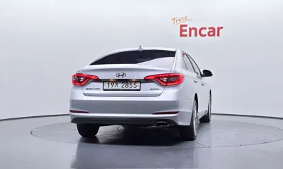 Hyundai Sonata 2015, 209011 км, за 3452.77 USD