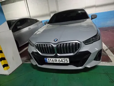 BMW 5-Series 2024, 26039 км, за 42046.4 USD - фото 8