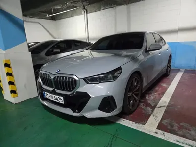 BMW 5-Series 2024, 26039 км, за 42046.4 USD - фото 9