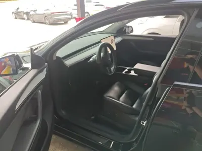 Tesla Model Y 2023, 36000 км, за 25007.47 USD