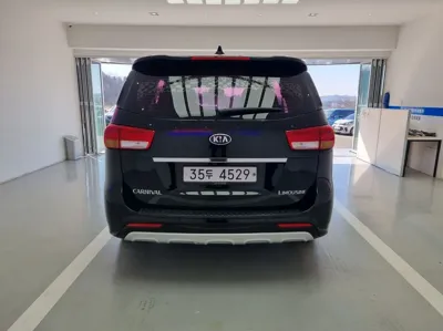 Kia Canival 2018, 130590 км, за 8861.76 USD