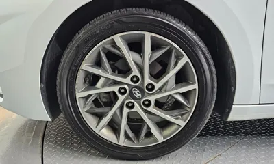 Hyundai Avante 2019, 136278 км, за 7271.29 USD