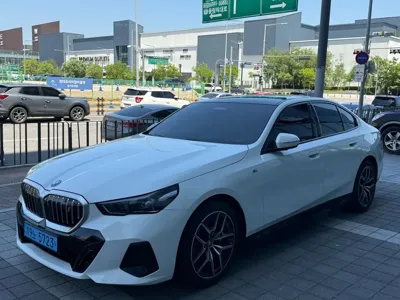 BMW i5 · 2024 год