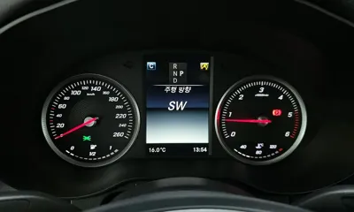 Mercedes-Benz GLC-Class 2017, 50489 км, за 16804.52 USD - фото 8