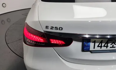 Mercedes-Benz E-Class 2023, 24511 км, за 25872.71 USD - фото 23