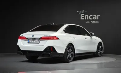 BMW 5-Series 2024, 12434 км, за 52093.49 USD