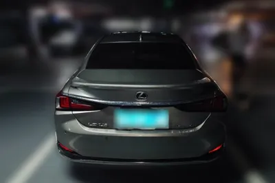 Lexus ES 2025, 53800 км, за 33913 USD