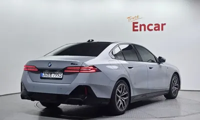 BMW 5-Series 2025, 3745 км, за 47926.01 USD