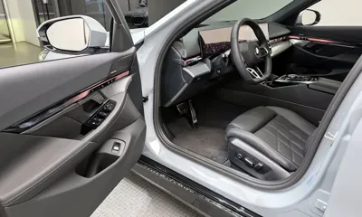 BMW 5-Series 2025, 3745 км, за 47879.3 USD - фото 10