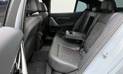 BMW 5-Series 2025, 3745 км, за 47879.3 USD - фото 12