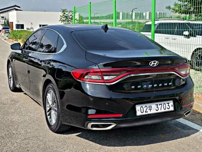Hyundai Grandeur 2018, 51644 км, за 9518.18 USD