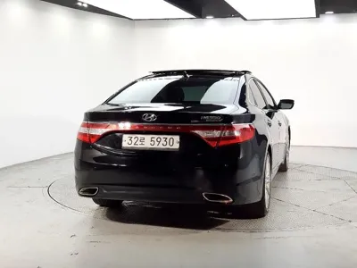 Hyundai Grandeur 2012, 164391 км, за 2340.24 USD