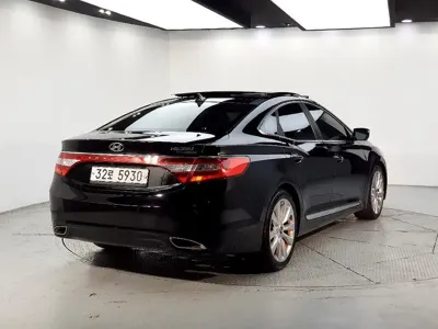Hyundai Grandeur 2012, 164391 км, за 2340.24 USD