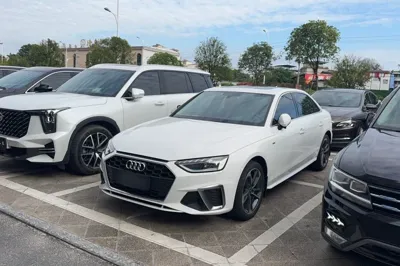 Audi A4L · 2022 год