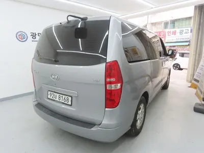 Hyundai Starex 2015, 250344 км, за 2145.22 USD