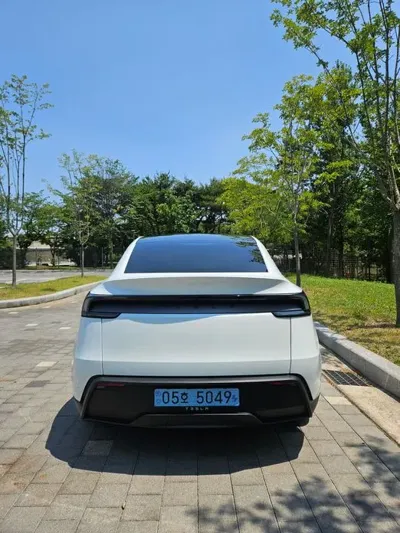 Tesla Model Y 2025, 5000 км, за 28312.72 USD