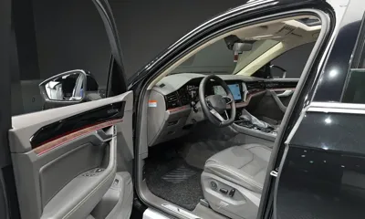Volkswagen Touareg 2023, 50442 км, за 38874.07 USD - фото 10