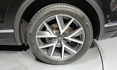 Volkswagen Touareg 2023, 50442 км, за 38874.07 USD - фото 21