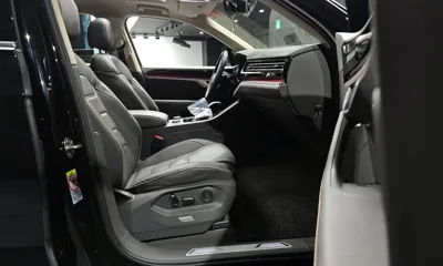 Volkswagen Touareg 2023, 50442 км, за 38874.07 USD - фото 26