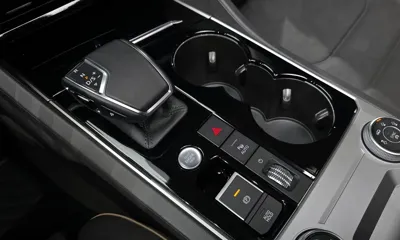 Volkswagen Touareg 2023, 50442 км, за 38874.07 USD - фото 33