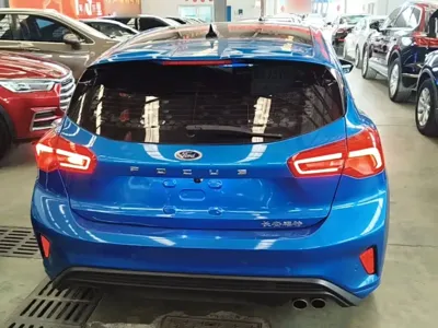Ford Focus 2019, 63300 км, за 8254.7 USD - фото 6