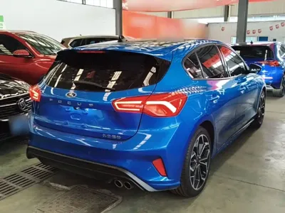 Ford Focus 2019, 63300 км, за 8254.7 USD - фото 7