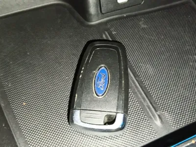 Ford Focus 2019, 63300 км, за 8254.7 USD - фото 9