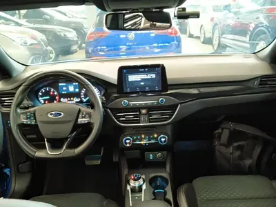 Ford Focus 2019, 63300 км, за 8254.7 USD - фото 10