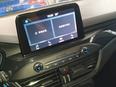 Ford Focus 2019, 63300 км, за 8254.7 USD - фото 13