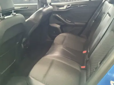 Ford Focus 2019, 63300 км, за 8254.7 USD - фото 17