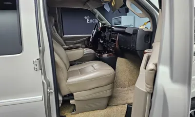 Chevrolet Express Van 2019, 138379 км, за 16187.64 USD - фото 11