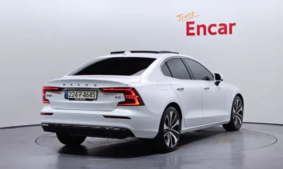 Volvo S60 2024, 35303 км, за 23631.35 USD