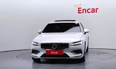 Volvo S60 2024, 35303 км, за 23631.35 USD