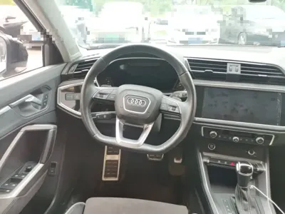 Audi Q3 2023, 52800 км, за 22178.14 USD