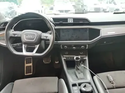 Audi Q3 2023, 52800 км, за 22178.14 USD - фото 13