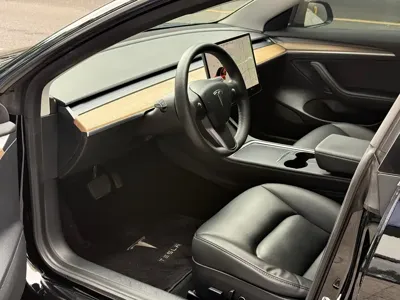 Tesla Model 3 2021, 135000 км, за 15594.68 USD
