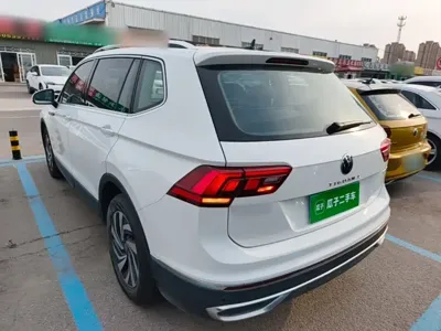 Volkswagen Tiguan L 2024, 81900 км, за 14213.97 USD