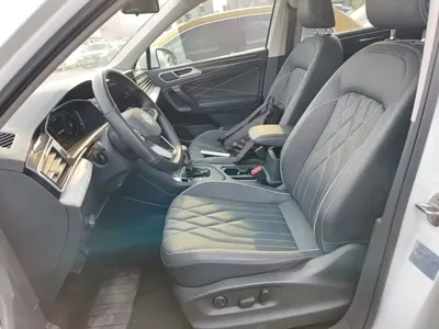 Volkswagen Tiguan L 2024, 81900 км, за 14213.97 USD - фото 15