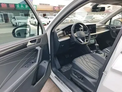 Volkswagen Tiguan L 2024, 81900 км, за 14213.97 USD - фото 16