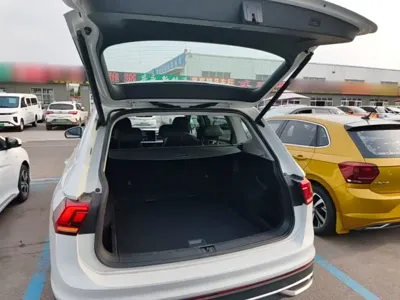 Volkswagen Tiguan L 2024, 81900 км, за 14213.97 USD - фото 19