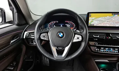 BMW 5-Series 2023, 21179 км, за 32185.4 USD - фото 13