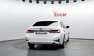 BMW 3-Series 2021, 105870 км, за 18326.32 USD