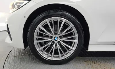 BMW 3-Series 2021, 105870 км, за 18326.32 USD
