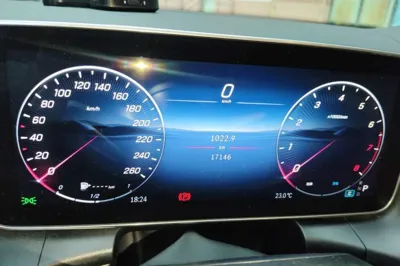 Mercedes-Benz GLC 2025, 17100 км, за 56086 USD - фото 11