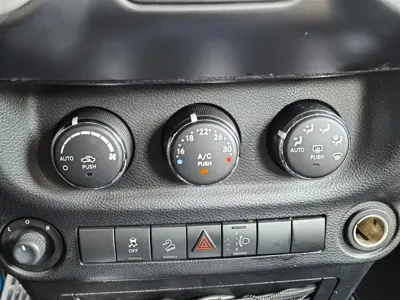 Jeep Wrangler 2011, 100000 км, за 10299.63 USD - фото 16