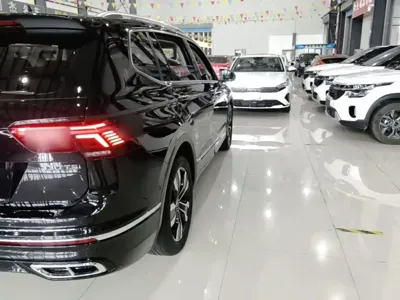 Volkswagen Tiguan L 2022, 39400 км, за 17024.39 USD - фото 8