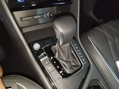 Volkswagen Tiguan L 2022, 39400 км, за 17024.39 USD - фото 14