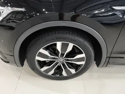 Volkswagen Tiguan L 2022, 39400 км, за 17024.39 USD - фото 23